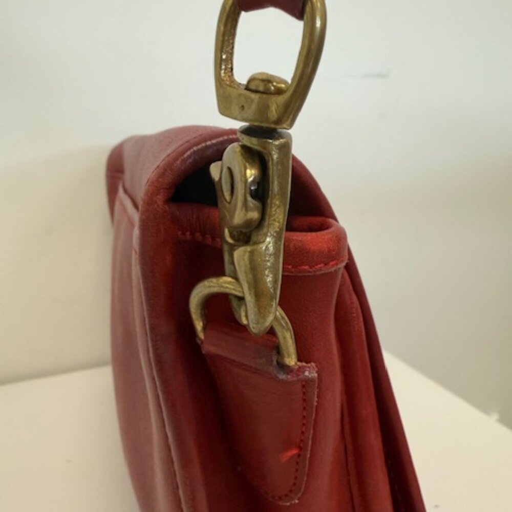 COACH VINTAGE  BAG RED COLORS #5630 PRE OWN VERY GOOD CONDITION - Picture 3 of 7